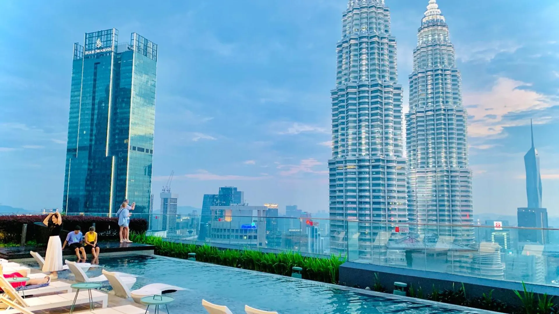 Star Klcc By R&R location